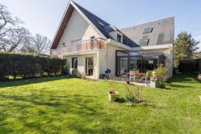 Beau 4 pièces avec grand jardin et tennis proche HEC et INRAE